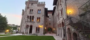 Castle with BBQ & garden | Garden view - Image 5