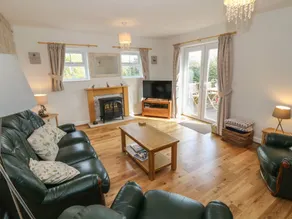 Family-friendly beautiful cottage with garden | Pets are welcome - Image 3