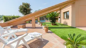 Appartement avec jardin, piscine privée et terrasse | Vue montagne - Image 2