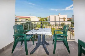 Apartment with barbeque & garden - Image 3