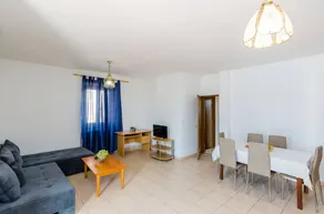 Holiday apartment with garden & terrace - Image 3