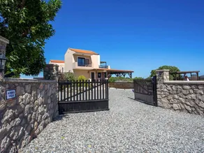 Fully equipped house with private pool, BBQ & garden | Close to the beach - Image 4