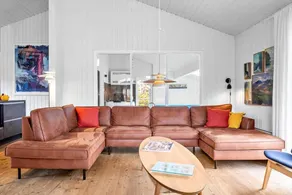 Holiday home with jacuzzi, BBQ & pool - Image 3