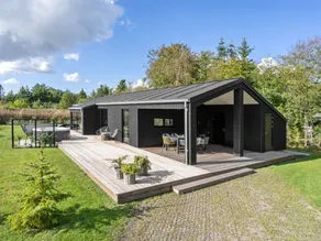 House with barbecue, hot tub & terrace - Image 5