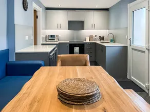 Cottage with garden | River view - Image 2