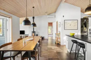 Big holiday home with BBQ, terrace & hot tub | Dogs allowed - Image 3