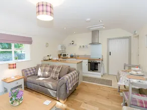 Cottage with garden & BBQ - Image 5