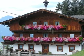 Pleasant holiday home with 5 bedrooms for 14 persons - Image 3