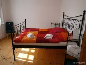 Flat with pool, barbeque & garden - Image 2