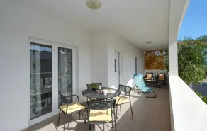 Lovely holiday home with terrace & garden - Image 3
