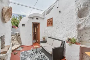 House with garden | Garden view - Image 2