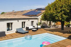 Villa 'Piscine Balnéo Saint Emilion' with Private Pool, Wi-Fi, and Air Conditioning - Image 2