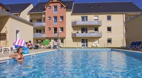 Child-friendly charming flat with terrace, garden & pool | Next to the beach - Image 2