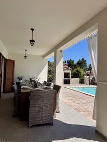 Fully equipped villa with barbecue, terrace & pool - Image 2
