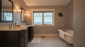 Holiday home with jacuzzi & BBQ | Lake view - Image 3