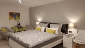 Flat with terrace - Image 2