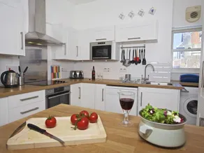 Family-friendly charming cottage - Image 5