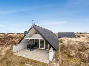 Holiday home with terrace - Image 4