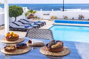 Child-friendly chalet with barbecue, garden & private pool | Beach view - Image 2