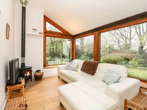 Cottage with garden - Image 3