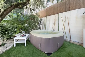 Apartment with pool, jacuzzi & garden - Image 3