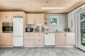 Holiday home with terrace - Image 4