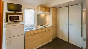 Apartment with garden & pool - Image 3