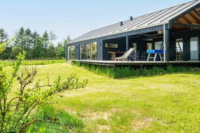 Holiday home with terrace - Image 2