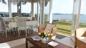Holiday home with barbeque & garden | Water view | Close to the beach - Image 4