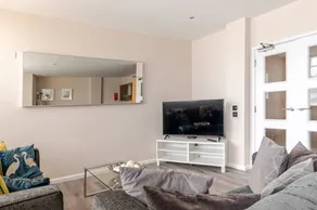 Apartment with hot tub | Close to Brighton Palace Pier | City view - Image 3