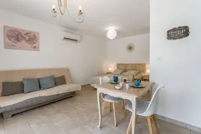 Studio with terrace & garden | Garden view - Image 2