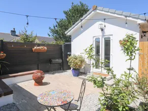 Fully equipped cottage with hot tub & garden | Pet-friendly - Image 2
