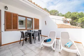 Appartement entièrement équipé avec piscine, internet haut débit et terrasse | Vue montagne | Proche de la plage | Parfait pour le travail à distance - Image 4