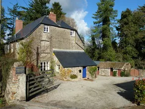 Cottage with garden - Image 2