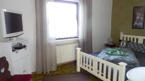 Appartement avec barbecue, terrasse et jardin | Vue jardin - Image 4