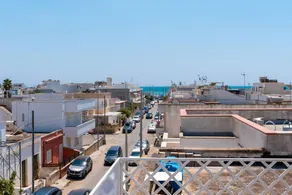 House with terrace | City view - Image 2