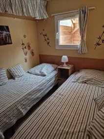 Holiday home with BBQ & terrace - Image 5