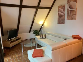 Wohnung mit Terrasse, Garten und Pool - Image 2