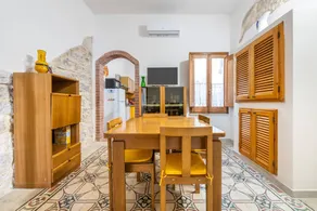 House | City view - Image 2