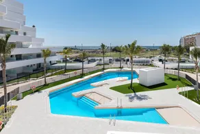 Appartement avec piscine, terrasse et jardin | Vue jardin - Image 2