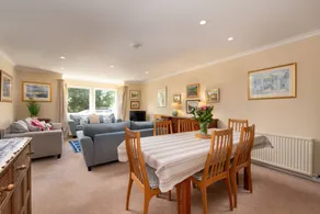 Cottage with garden - Image 2