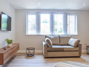 Cottage with garden - Image 3