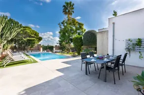 Villa avec jardin, piscine et internet haut débit | Vue jardin | Adaptée au travail à distance - Image 3