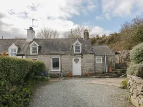 Cottage with garden - Image 2