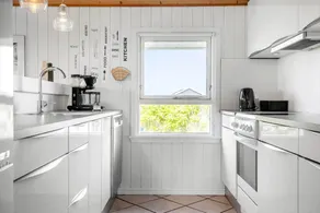 House with hot tub, sauna & BBQ - Image 4