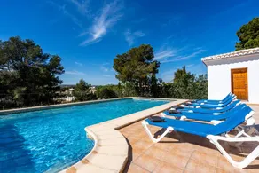 Villa mit Garten, Terrasse und Grill - Image 2