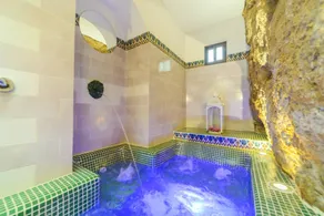 Holiday home with barbecue & hot tub - Image 4