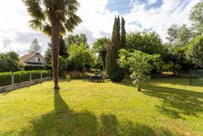 Appartement avec barbecue, jardin et terrasse | Vue jardin - Image 2
