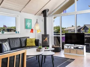 Holiday home with barbeque, garden & sauna - Image 3