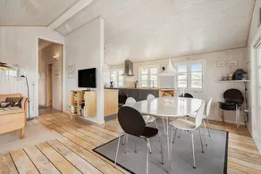 Holiday home with sauna & terrace - Image 5